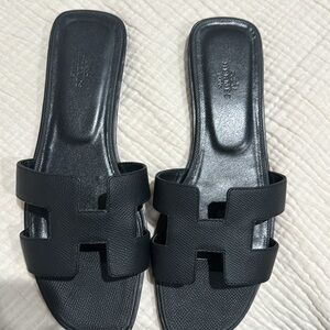 Hermes Women’s Black Sandals